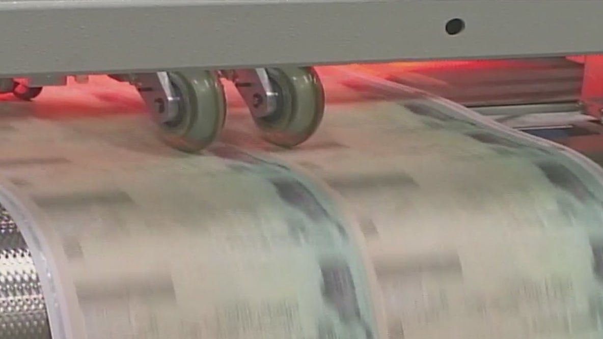 $600 stimulus checks begin to hit bank accounts